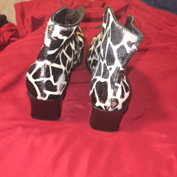 PLAYFUL DESIGN BOOTS - Picture 3 of 5